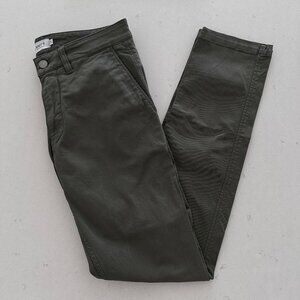 NNO7 CHINO PANT IN OLIVE GREEN